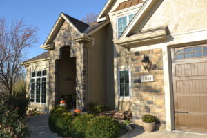 What Color Siding Goes With Stone?